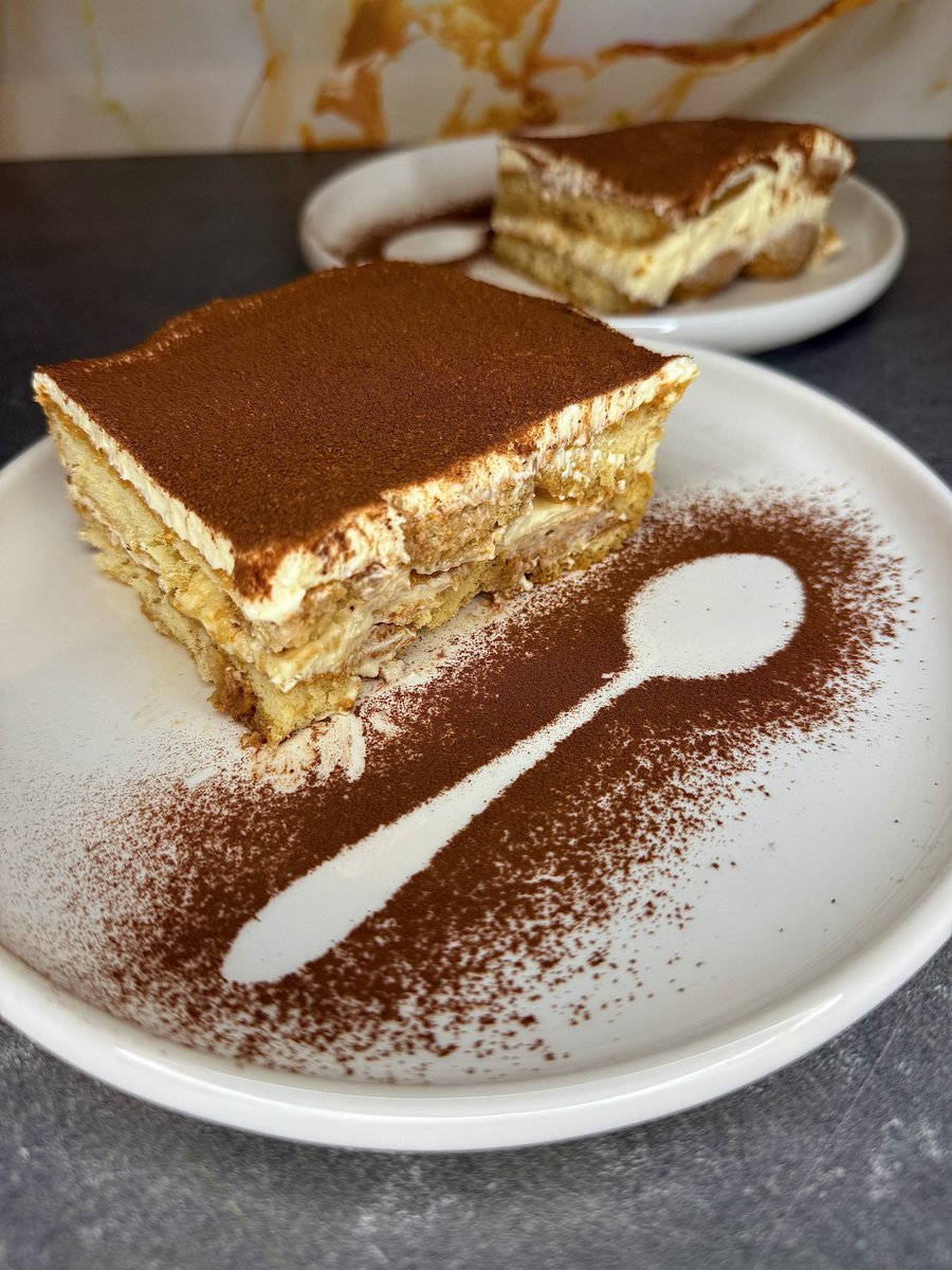 b_slaaa's tweet photo. J’en ai marre d’être la #reine du tiramisu https://t.co/iFmSs7wJox