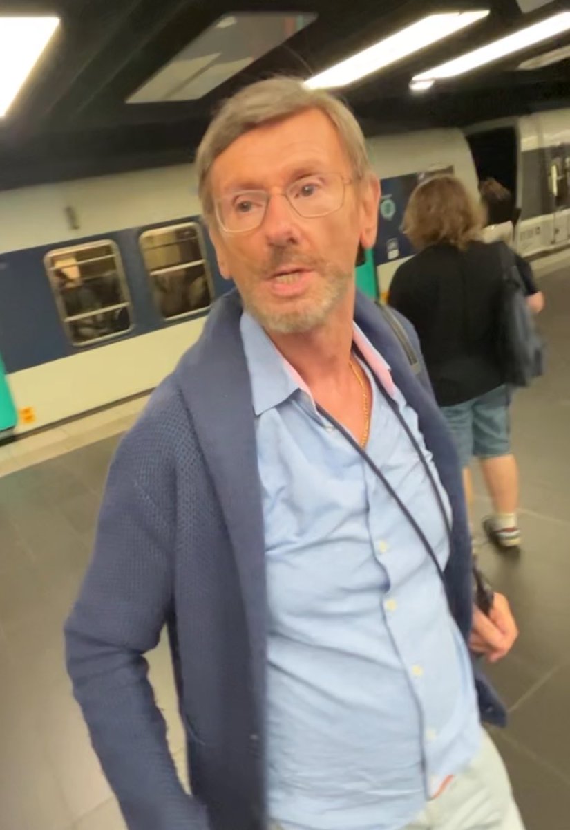 marysaiah's tweet photo. faites attention dans les transports, il y’a CE mec qui a pris plusieurs fois en photo l’entrejambe d’un jeune homme ! je vous mets sa tête
(c’était à saint michel dans le rer B et après il est descendu à châtelet) https://t.co/kJF7U2E3Sm