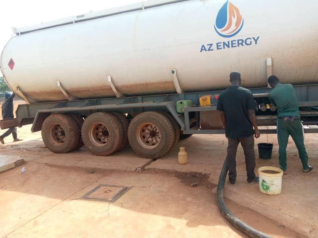 MALIi24h's tweet photo. 🔴🇲🇱 MALI | CARBURANT
De nouveaux convois de carburant sont arrivés les 5 et 8 septembre à Koutiala et Ségou, sous escorte des FAMa.
La DGCC supervise le dépotage pour sécuriser l’approvisionnement. ⛽🇲🇱
#Mali #FAMa #Koutiala #Ségou #MaliKura https://t.co/zznPwCAzKD