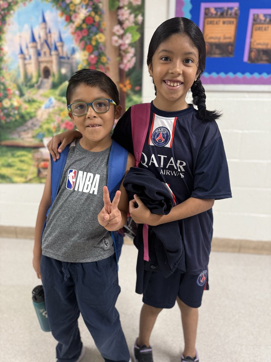 adricamposlow's tweet photo. Attendance is NO SWEAT at Foster! 🏆 Our students are sportin’ their jerseys for Dallas ISD Attendance Awareness Month!

Every day counts—bring your kids to school and let’s make attendance a winning habit! @fosterdisd https://t.co/UUa8yjW2J6