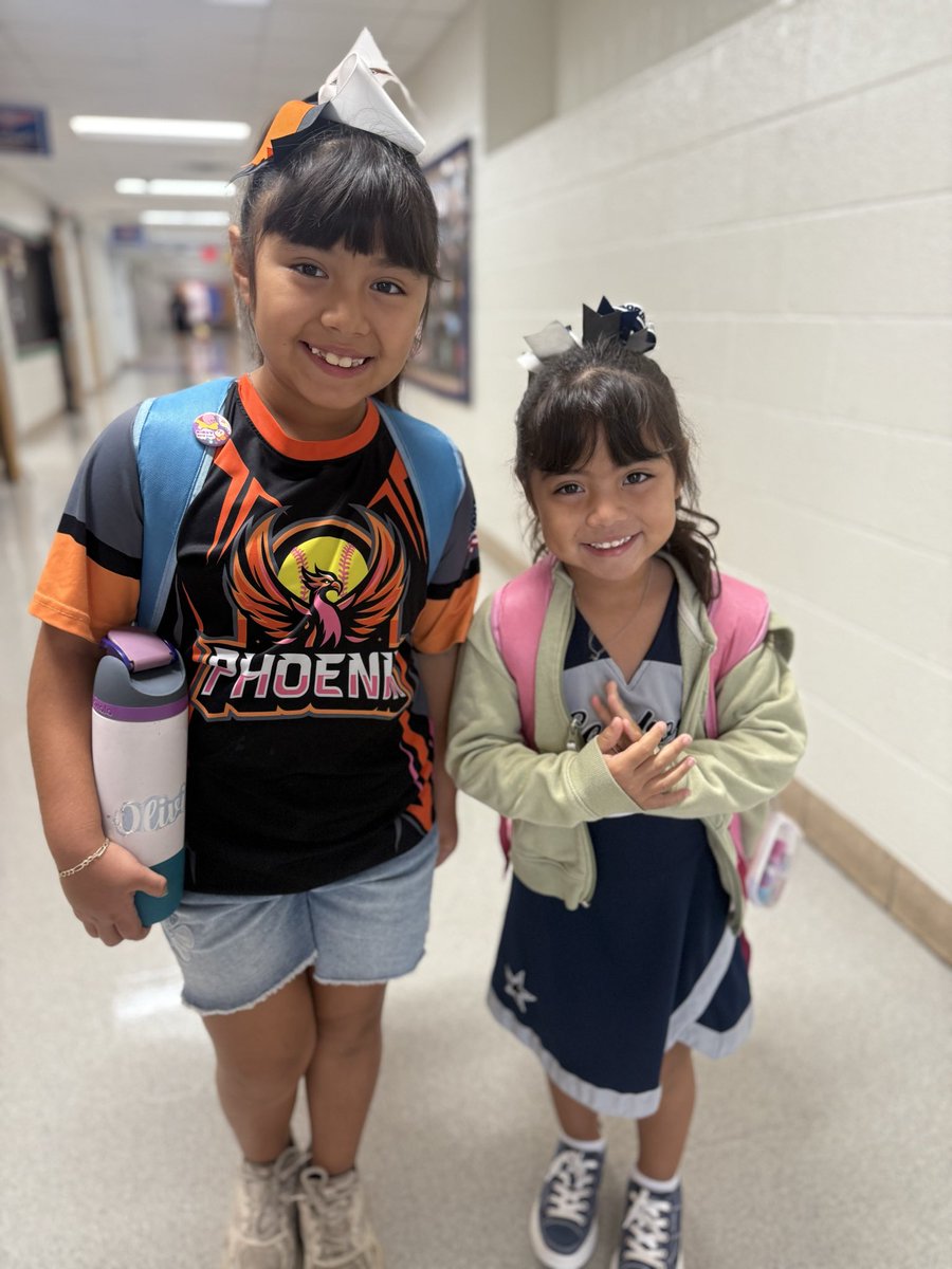 adricamposlow's tweet photo. Attendance is NO SWEAT at Foster! 🏆 Our students are sportin’ their jerseys for Dallas ISD Attendance Awareness Month!

Every day counts—bring your kids to school and let’s make attendance a winning habit! @fosterdisd https://t.co/UUa8yjW2J6