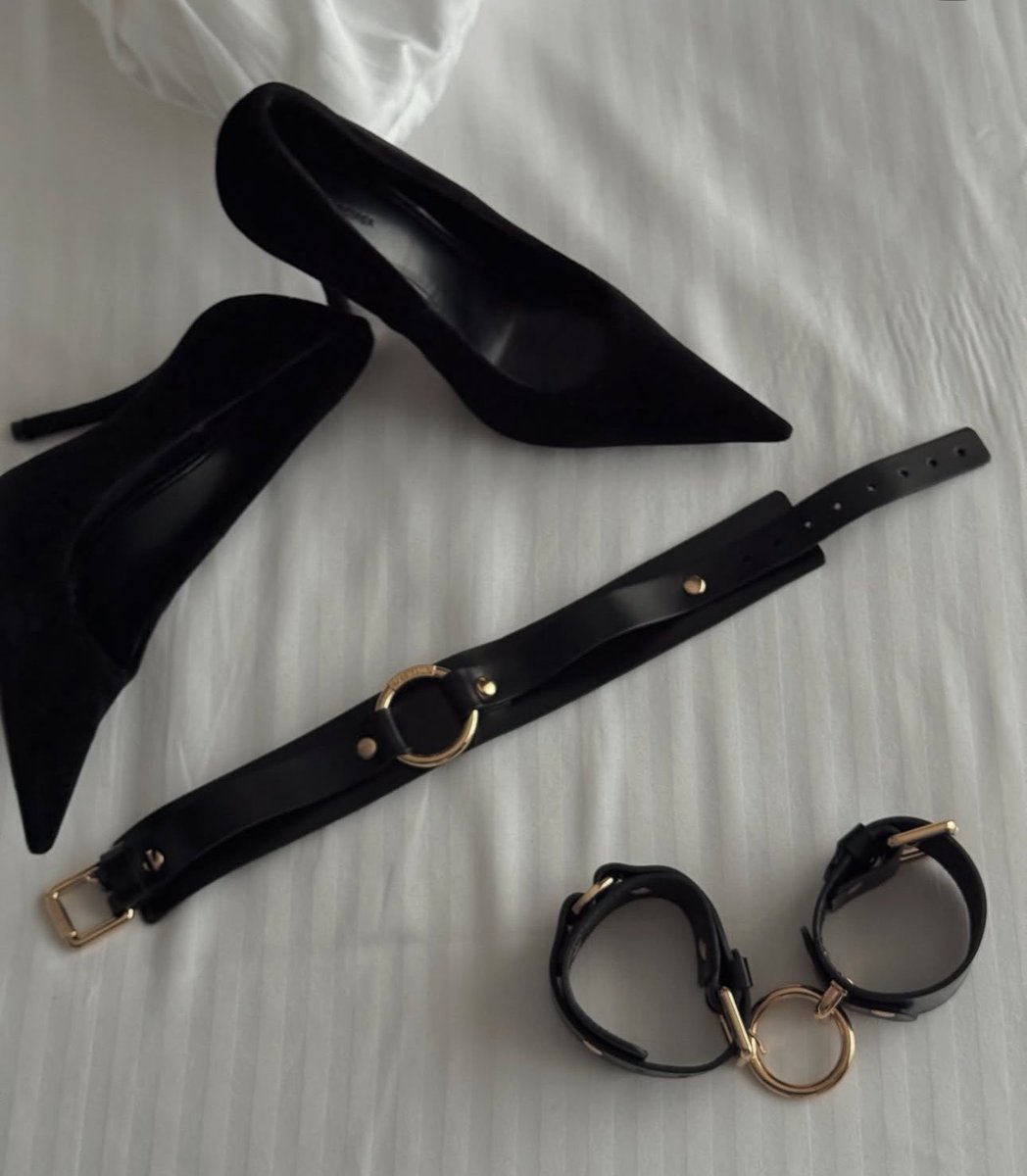 Michellev_meow's tweet photo. women's things at the party 🌹 https://t.co/hB3AOdCQQ5