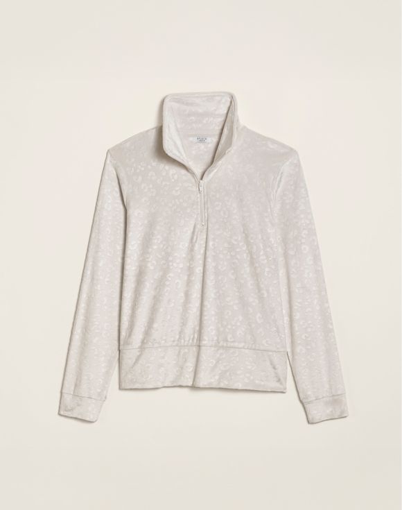 mauvemary's tweet photo. Cozy, chic, and easy to layer ✨ The Embossed Zipper Pullover brings a soft velour feel, tonal animal print, and a flattering half-zip look that works on its own or layered up.
#PulloverStyle #VelourTop #AnimalPrint #WomenFashion
View it here >>
https://t.co/CDd9dcOYuB https://t.co/6QdjEpU4Yo