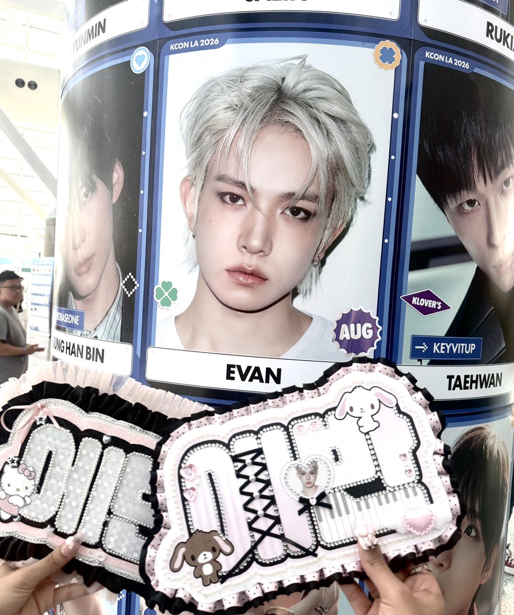 evxndiary's tweet photo. loving heeseung is the best feeling EVER 🩶 https://t.co/5o2G2zUlFL