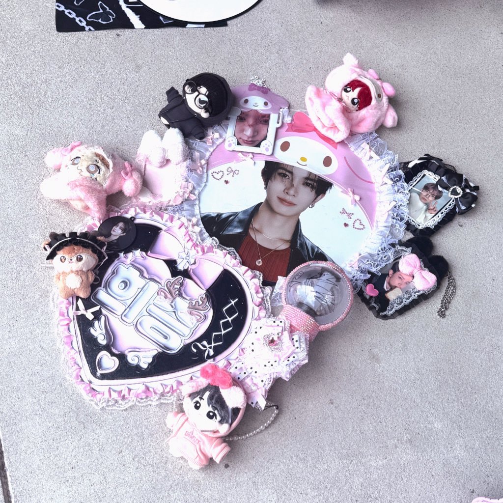 evxndiary's tweet photo. loving heeseung is the best feeling EVER 🩶 https://t.co/5o2G2zUlFL