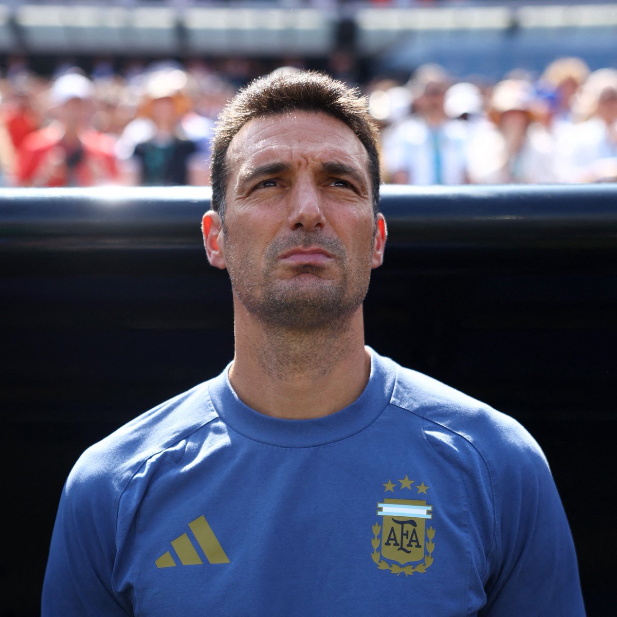 FutbolFichajes's tweet photo. 🚨 Lionel Scaloni 🇦🇷 dejará de ser el DT de la selección argentina 🇦🇷.

Tal como anticipó tras la derrota con España en la final del Mundial 2026, el entrenador cumplirá su contrato y no lo renovará.

El combinado nacional cambiará de técnico en 2027. #Fichajes