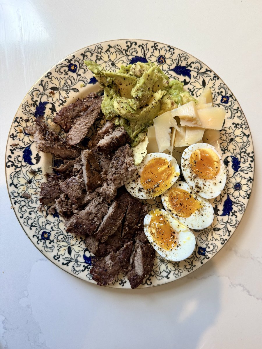 heysachaX's tweet photo. @AlpacaAurelius Today's brunch. 🍽️ https://t.co/9YtCTkkJG4