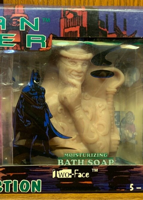 the_whar's tweet photo. There comes a point in every Riddler fan's life where they must decide whether they want to smell like a flamboyantly gay man or latex and human shit https://t.co/cr9ZBKSlfU