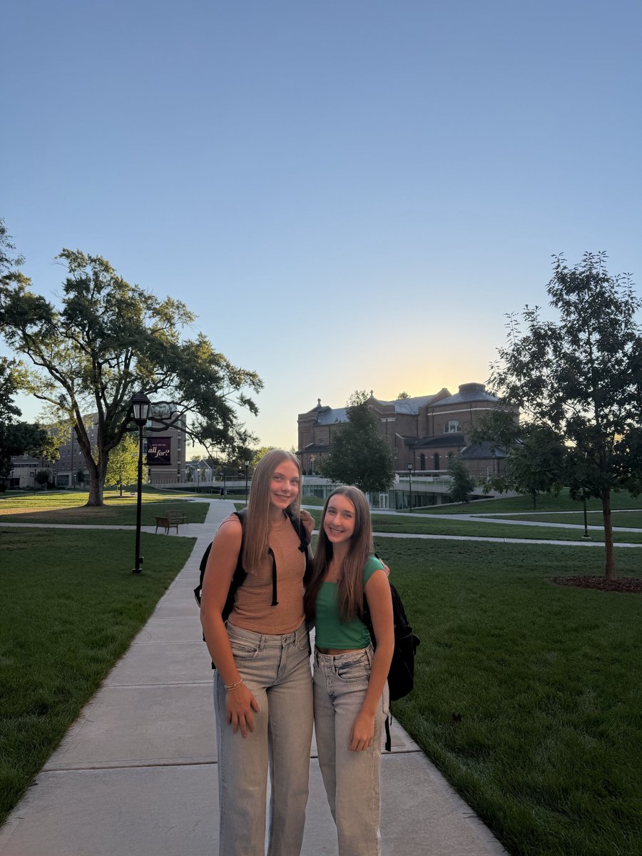 Tommievball's tweet photo. Happy first day of class! ๐๐
#RollToms | #Phamily https://t.co/8xTJIq6pOa
