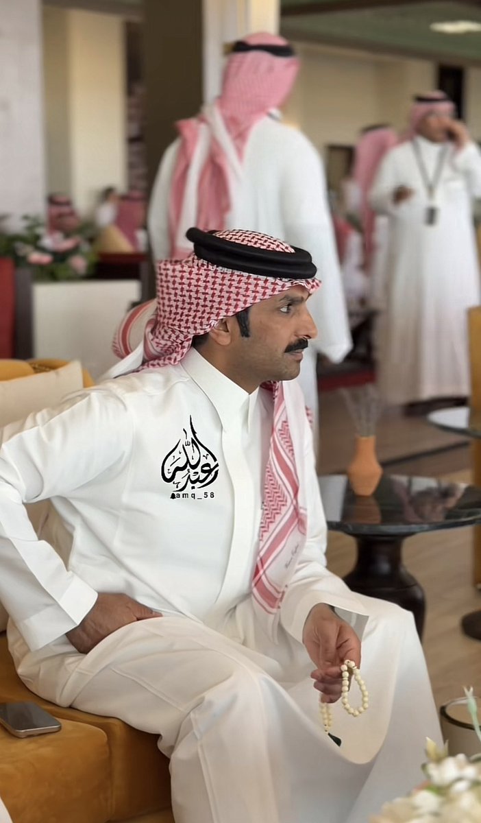 smsam1400's tweet photo. يعني الرجل الأنيق الحر ذا يقارن بحكاك ووتح القبايل الي وجيههم مظلمة و ريحتهم ريحة ثاني اكسيد الكربون الله خلق وفرق وفضل ناس على ناس https://t.co/23YBrliuxn