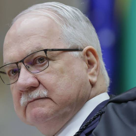 coronel_lima1's tweet photo. Fachin suspende decisões de Mendonça  e matém Andrei Rodigues no Comando da Policia Federal. 
Precisou o Ministro Flávio Dino, intervir pra o Presidente tomar o controle do STF https://t.co/dn6U2TAa9D