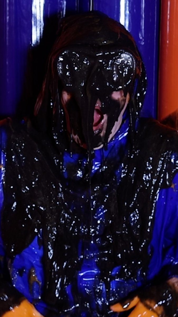 Gungefurt's tweet photo. Round 1 ends with an orange slime shower… and Round 2 starts with another one?

Not long now until you can watch SaggingBaggyBoy searching for fish in the Slop Swamp.

This time in a slightly different outfit. 😈

#Gungefurt #Gunge #Slime https://t.co/M4YpNIoupj