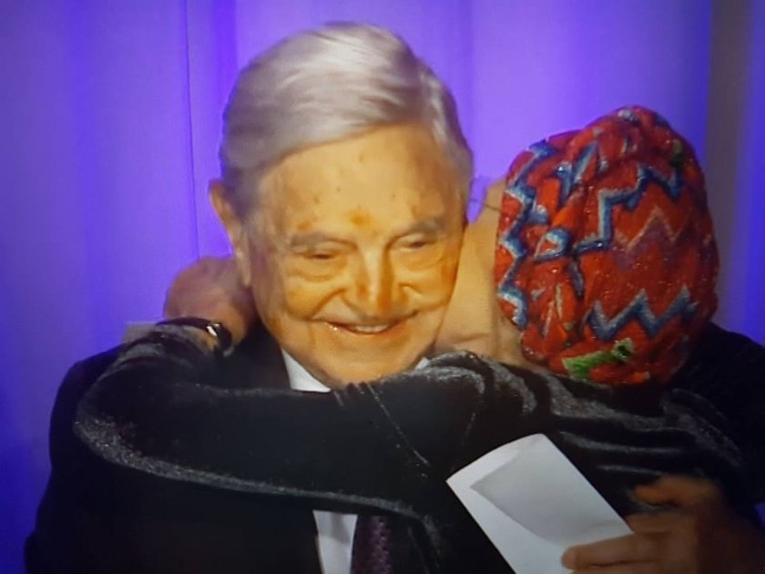 cavanezzi's tweet photo. @TerreImpervie Se glielo chiede Soros ci va. https://t.co/l5Q4VWlVOf