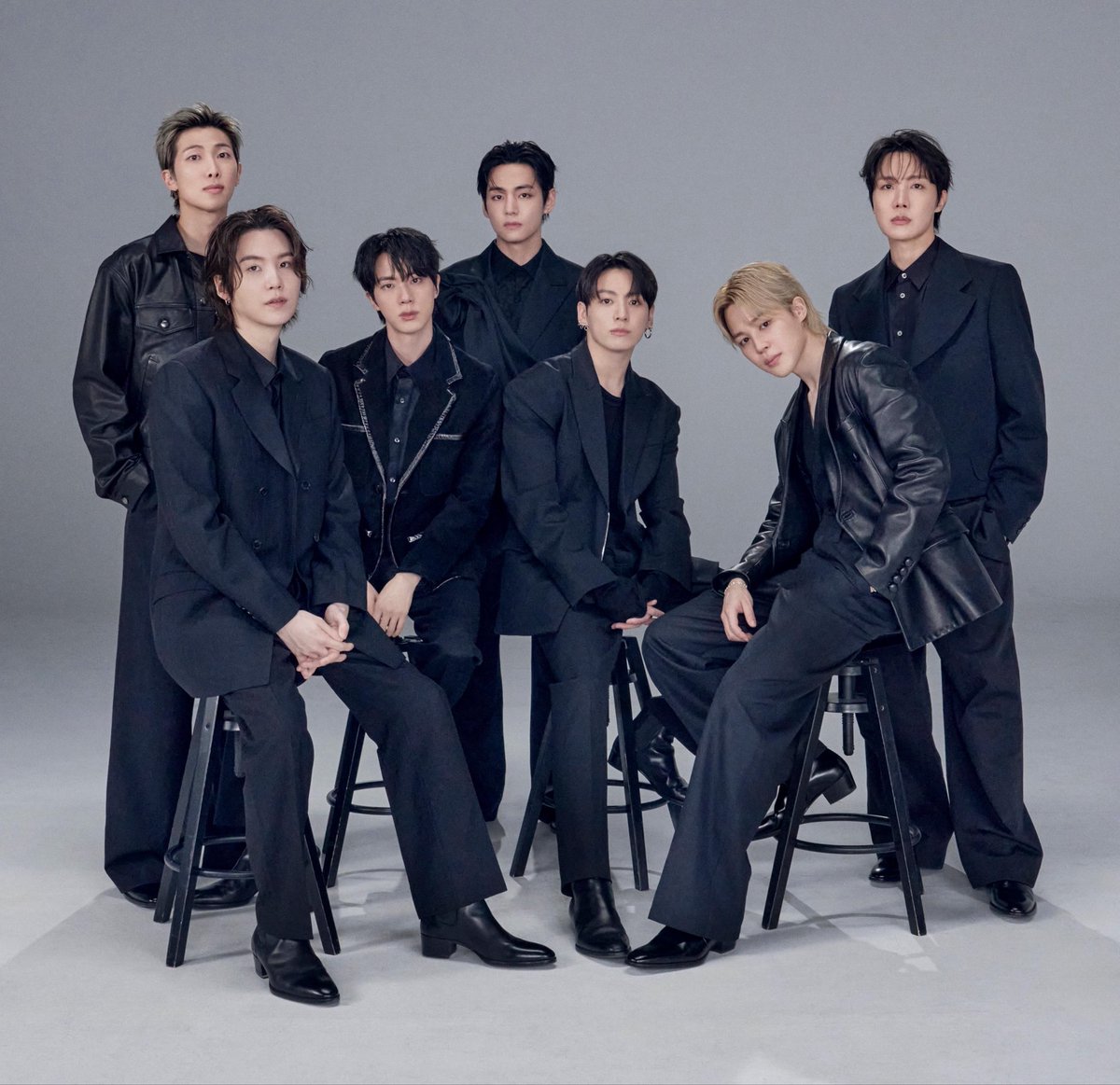 bts_base_'s tweet photo. Top touring vocal groups of ALL TIME (revenue; all formats)

1. #BTS — $1.268B 👑
2. Backstreet Boys — $868.64M
3. One Direction — $656.87M
4. BIGBANG — $562.19M
5. TWICE — $484.47M
6. SEVENTEEN — $424.61M
7. BLACKPINK — $397.47M
8. Stray Kids — $362.75M
9. New Kids On The Block — $328.11M
10. NSYNC — $251.4M

— By the end of "ARIRANG", @BTS_twt is expected to reach almost $2 billion in career total revenue across all formats.

#BANGTAN #BTSbestband #방탄소년단