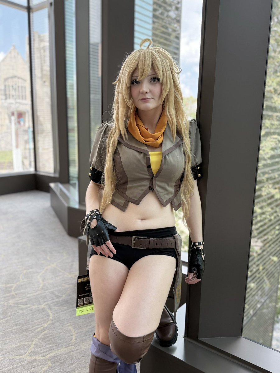 mycontactfell's tweet photo. Some more yang pics from con hehe https://t.co/a5pwnR31PZ