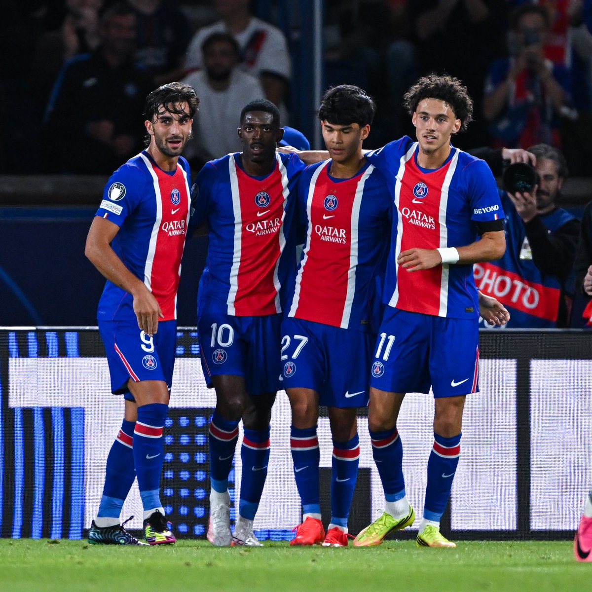 ActuFoot_'s tweet photo. 🚨 LES ATTAQUANTS DU PARIS SAINT-GERMAIN EN GRANDE FORME CE SOIR ! 😁❤️💙

⚽️⚽️🎯🎯 Dembélé
⚽️⚽️⚽️ Ferran Torres
🎯 Akliouche

Ça va faire TRÈS MAL cette saison. 🥵 https://t.co/SSNppvYJrH