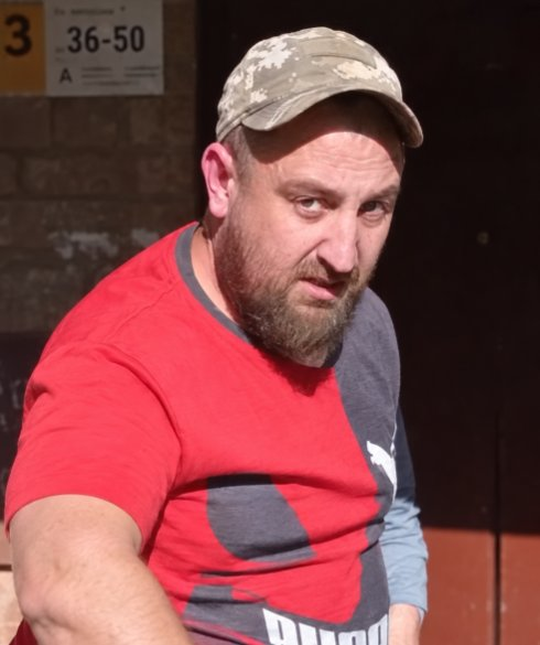 maiq__the_liar_'s tweet photo. Нагадую львів'янам: в нього є ім'я і телефонний номер. Є дім, де він живе. Можливо, й автомобіль. І родина. Можливо, дружина і діти. https://t.co/44u34XxOKB