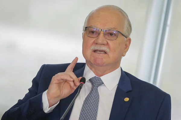 Metropoles's tweet photo. ⚖️ STF | Fachin critica “decisões monocráticas sucessivas” sobre cúpula da PF

“O afastamento das autoridades policiais que ora se examina encadeou decisões monocráticas sucessivas com comandos normativos incompatíveis entre si”, diz Fachin em decisão. https://t.co/lRmgOGBxu2