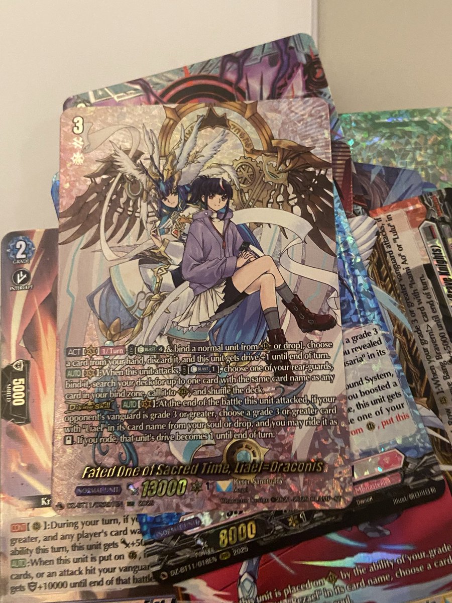 Sunguin1's tweet photo. My pulls have been great this year 🥳👌
#Vanguard 
1. EXS Bravern
2. EXS Daikaiser 
3. SEC Lianorn Traumend
4. FFR Uranus (D Series)
5. DSR Liael=Draconis https://t.co/LA7F2Y0L0x