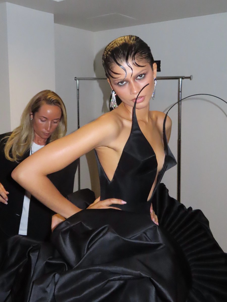 archivedaya's tweet photo. zendaya will be presenting at the 2026 emmys where she’s nominated for outstanding lead actress in a drama series ! https://t.co/iPxJVf9pT0