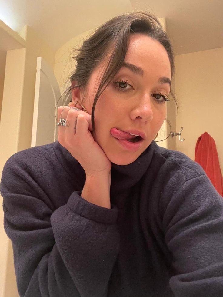greghannah695's tweet photo. Bored 🤨 https://t.co/OBBWh3PCnz