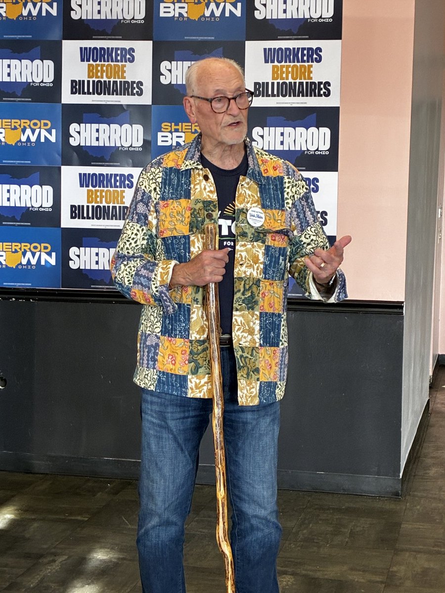 summitdems's tweet photo. Great to hear from former Governor, Dick Celeste last night before going out to knock doors in Akron! #OhioWINS https://t.co/J00cS1dK4F