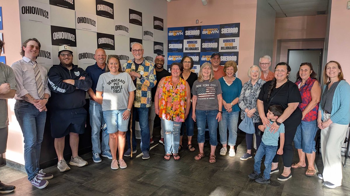 summitdems's tweet photo. Great to hear from former Governor, Dick Celeste last night before going out to knock doors in Akron! #OhioWINS https://t.co/J00cS1dK4F