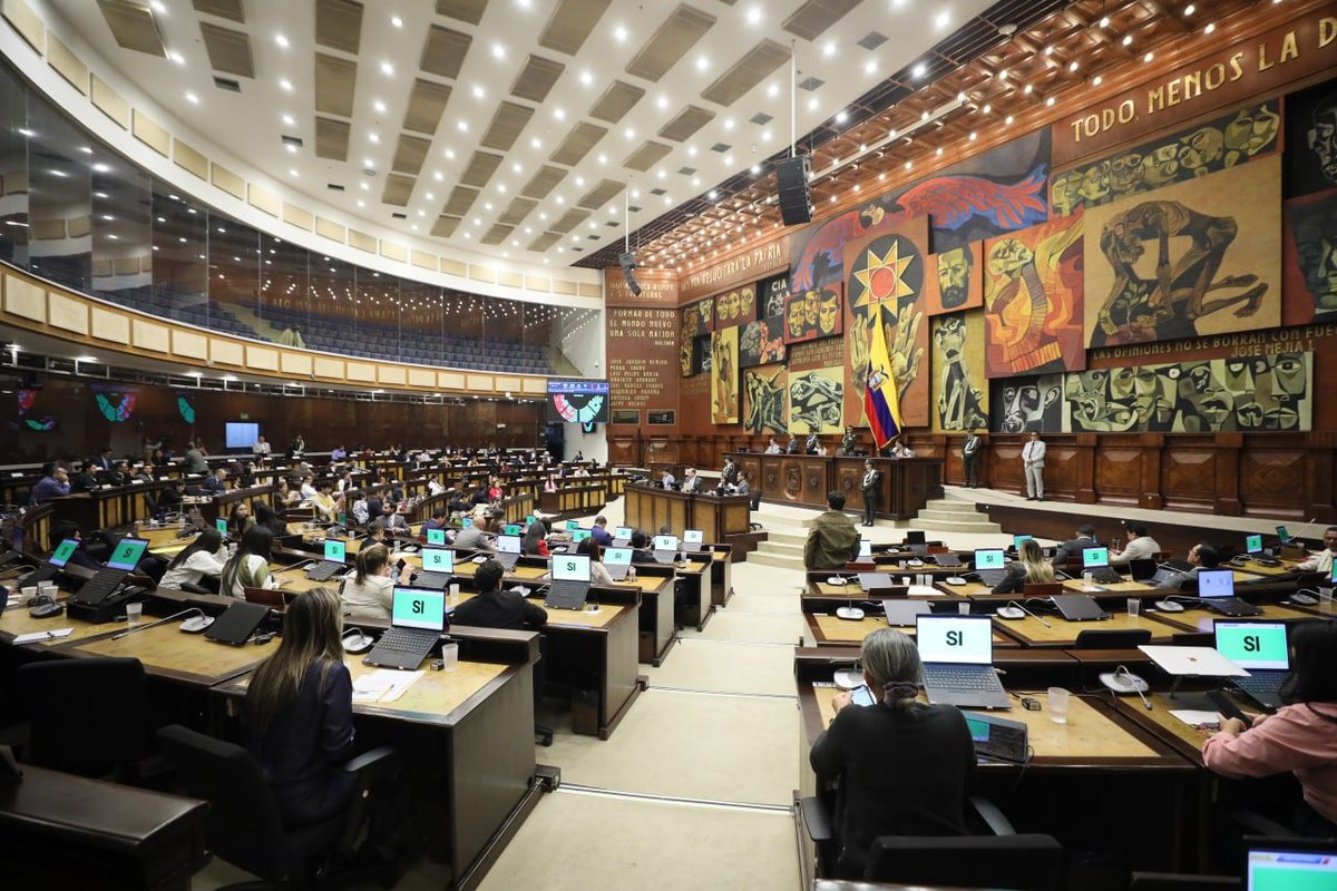 AsambleaEcuador's tweet photo. #Boletín | La Asamblea Nacional aprobó la Ley de Educación Ambiental para el Desarrollo Sostenible. 🇪🇨

Con 87 votos a favor, el Pleno aprobó la reforma que articula el #COA, #LOEI, #LOES y #COOTAD para consolidar una educación ambiental transversal, práctica e intercultural en todos los niveles educativos del país.

📌 Conoce los detalles de esta normativa que pasa al Ejecutivo para su sanción en:

🔗https://t.co/yfTQ7Sx5aO