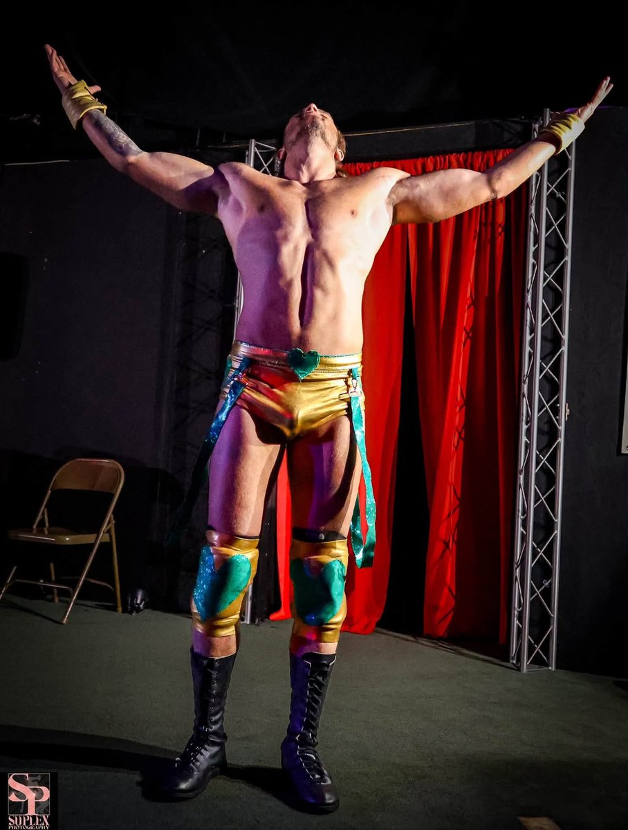 wresadam's tweet photo. Pro Wrestling Studs in Gold!!!
#prowrestling #gay #muscle #trunks #bulge #bulgemen #suffering #hot #wrestlers #prowrestlers #wrestling #studs #goldtrunks https://t.co/7xK8xbTgMZ