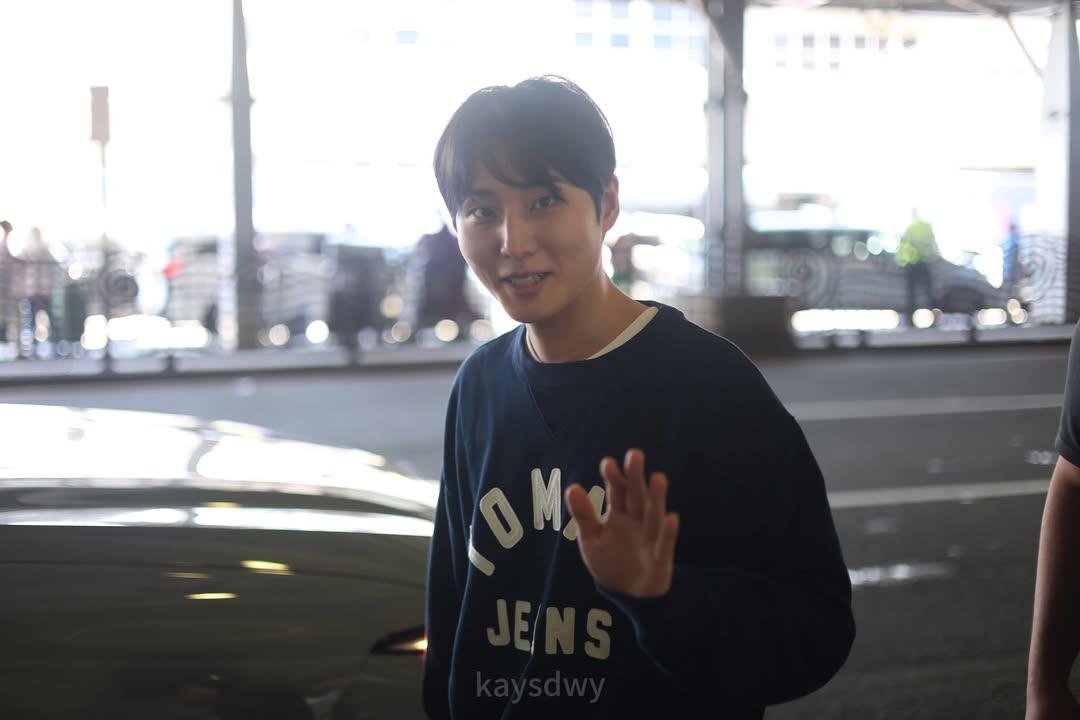 Daizystripper93's tweet photo. I just saw this on threads. 
I'm glad to see that our kid arrived safely in NYC. Enjoy your time and have fun at the NYFW 🥹🥹
#영케이 
https://t.co/fLmreU0PvR
https://t.co/ggbly3MSCp https://t.co/48DyJIBJRC