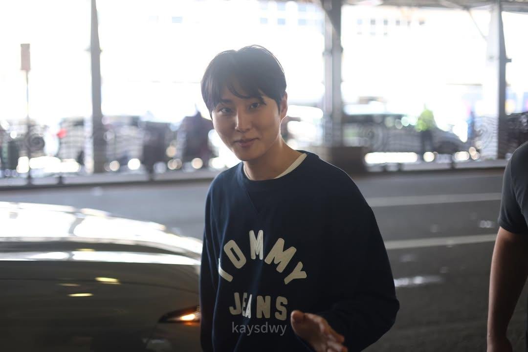 Daizystripper93's tweet photo. I just saw this on threads. 
I'm glad to see that our kid arrived safely in NYC. Enjoy your time and have fun at the NYFW 🥹🥹
#영케이 
https://t.co/fLmreU0PvR
https://t.co/ggbly3MSCp https://t.co/48DyJIBJRC