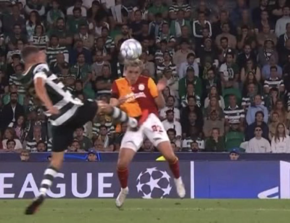 1881meh's tweet photo. @ChampionsLeague No Red Card ?! UEFA MAFIA !!! https://t.co/fPyZK7OmBK