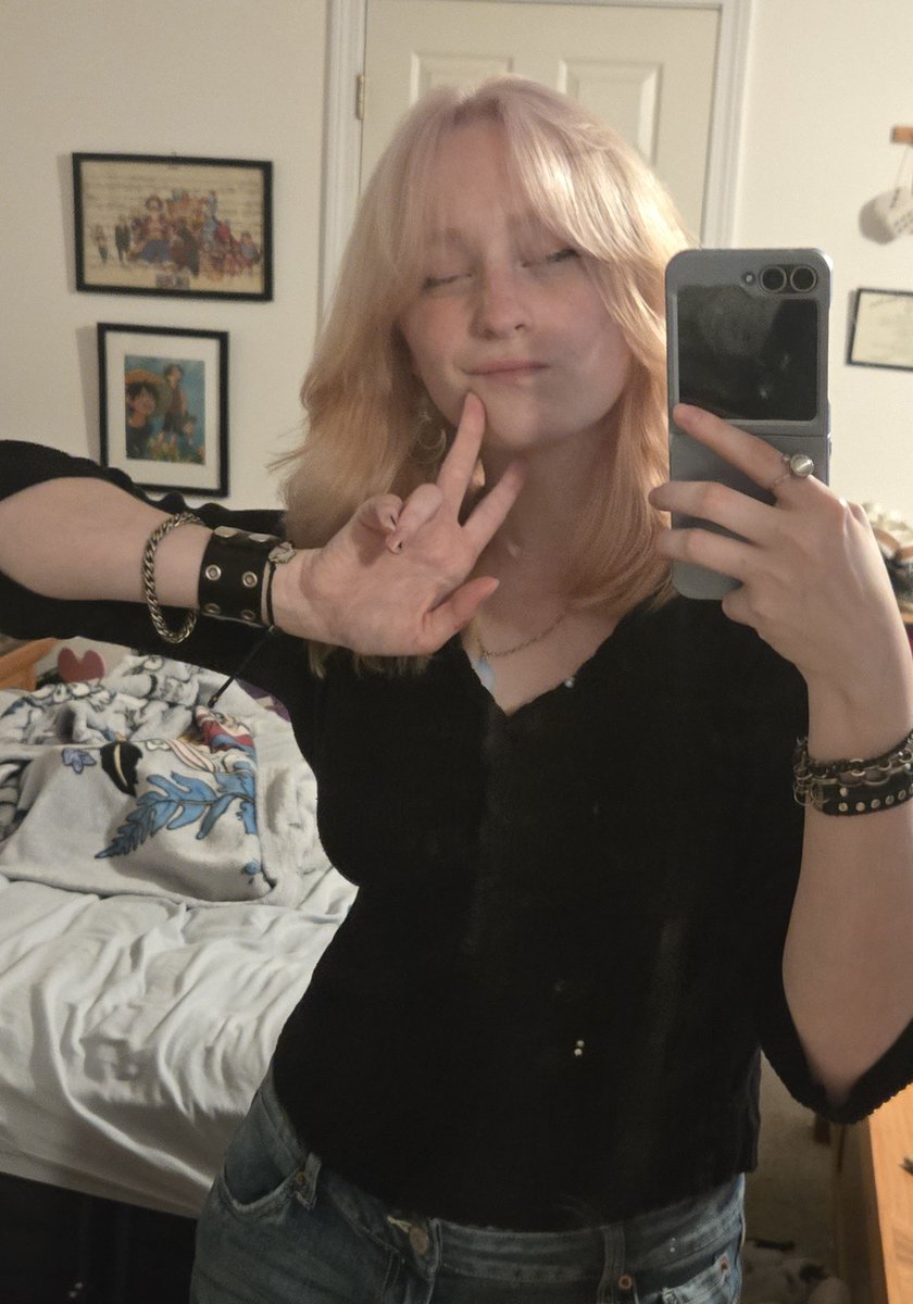 dlner_'s tweet photo. redyed my hair (ft. Matilda) https://t.co/y84g08kgkN