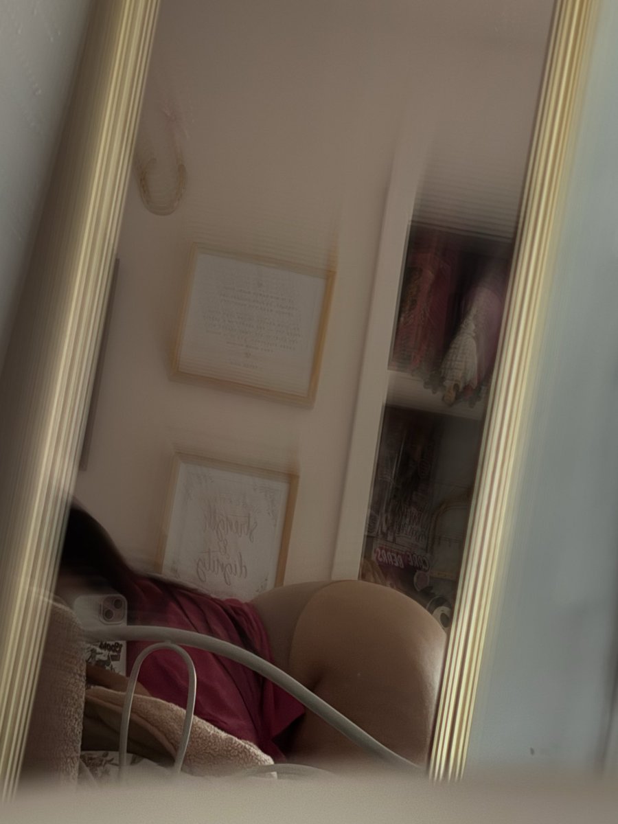 hisdoll999's tweet photo. Need a thicker cock bc my bf’s cant even get past this fat ass☹️ I mean, just look at it https://t.co/NOUORGEOMR