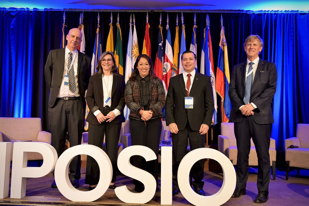 CIER_Energia's tweet photo. ✨ Primera jornada del 𝗩 𝗦𝗜𝗠𝗣𝗢𝗦𝗜𝗢 𝗖𝗜𝗘𝗥 𝗗𝗘 𝗥𝗘𝗗𝗘𝗦 𝗬 𝗖𝗜𝗨𝗗𝗔𝗗𝗘𝗦 𝗜𝗡𝗧𝗘𝗟𝗜𝗚𝗘𝗡𝗧𝗘𝗦

𝘊𝘰𝘯 𝘭𝘢 𝑝𝘳𝘦𝘴𝘦𝘯𝘤𝘪𝘢 𝘥𝘦 𝘭𝘢 𝘔𝘪𝘯𝘪𝘴𝘵𝘳𝘢 𝘥𝘦𝘭 𝘔𝘐𝘌𝘔, 𝘍𝘦𝘳𝘯𝘢𝘯𝘥𝘢 𝘊𝘢𝘳𝘥𝘰𝘯𝘢, 𝘢𝘶𝘵𝘰𝘳𝘪𝘥𝘢𝘥𝘦𝘴 𝘥𝘦 𝘜𝘛𝘌 𝘺 𝘊𝘐𝘌𝘙. https://t.co/4qIfAFmeSH