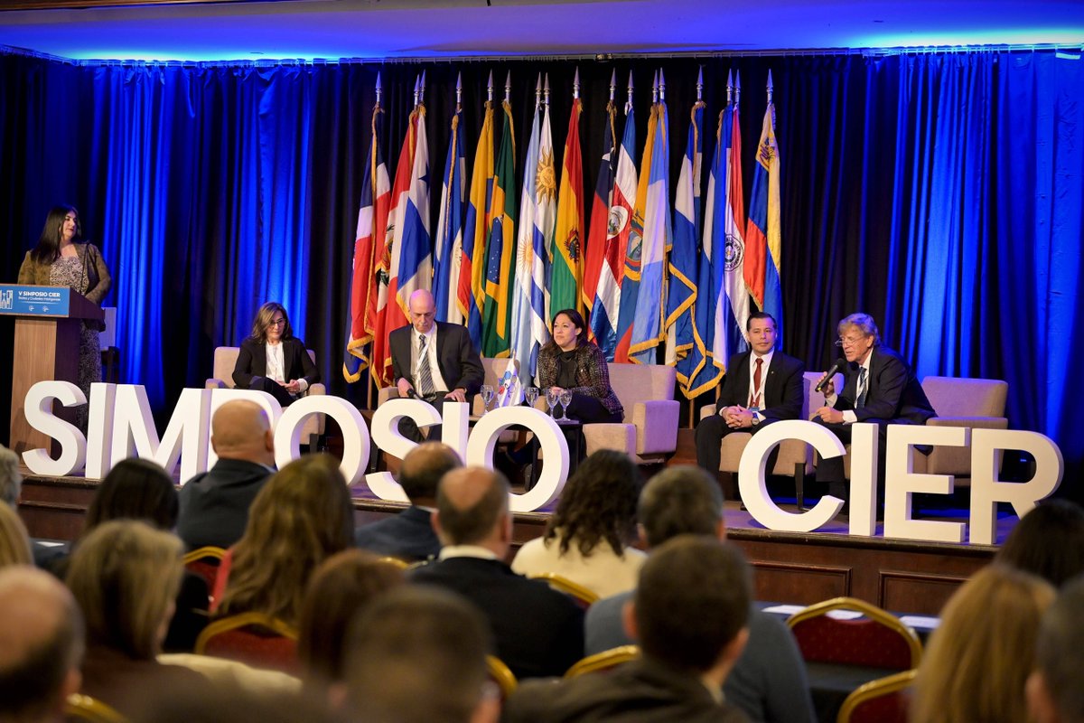 CIER_Energia's tweet photo. ✨ Primera jornada del 𝗩 𝗦𝗜𝗠𝗣𝗢𝗦𝗜𝗢 𝗖𝗜𝗘𝗥 𝗗𝗘 𝗥𝗘𝗗𝗘𝗦 𝗬 𝗖𝗜𝗨𝗗𝗔𝗗𝗘𝗦 𝗜𝗡𝗧𝗘𝗟𝗜𝗚𝗘𝗡𝗧𝗘𝗦

𝘊𝘰𝘯 𝘭𝘢 𝑝𝘳𝘦𝘴𝘦𝘯𝘤𝘪𝘢 𝘥𝘦 𝘭𝘢 𝘔𝘪𝘯𝘪𝘴𝘵𝘳𝘢 𝘥𝘦𝘭 𝘔𝘐𝘌𝘔, 𝘍𝘦𝘳𝘯𝘢𝘯𝘥𝘢 𝘊𝘢𝘳𝘥𝘰𝘯𝘢, 𝘢𝘶𝘵𝘰𝘳𝘪𝘥𝘢𝘥𝘦𝘴 𝘥𝘦 𝘜𝘛𝘌 𝘺 𝘊𝘐𝘌𝘙. https://t.co/4qIfAFmeSH
