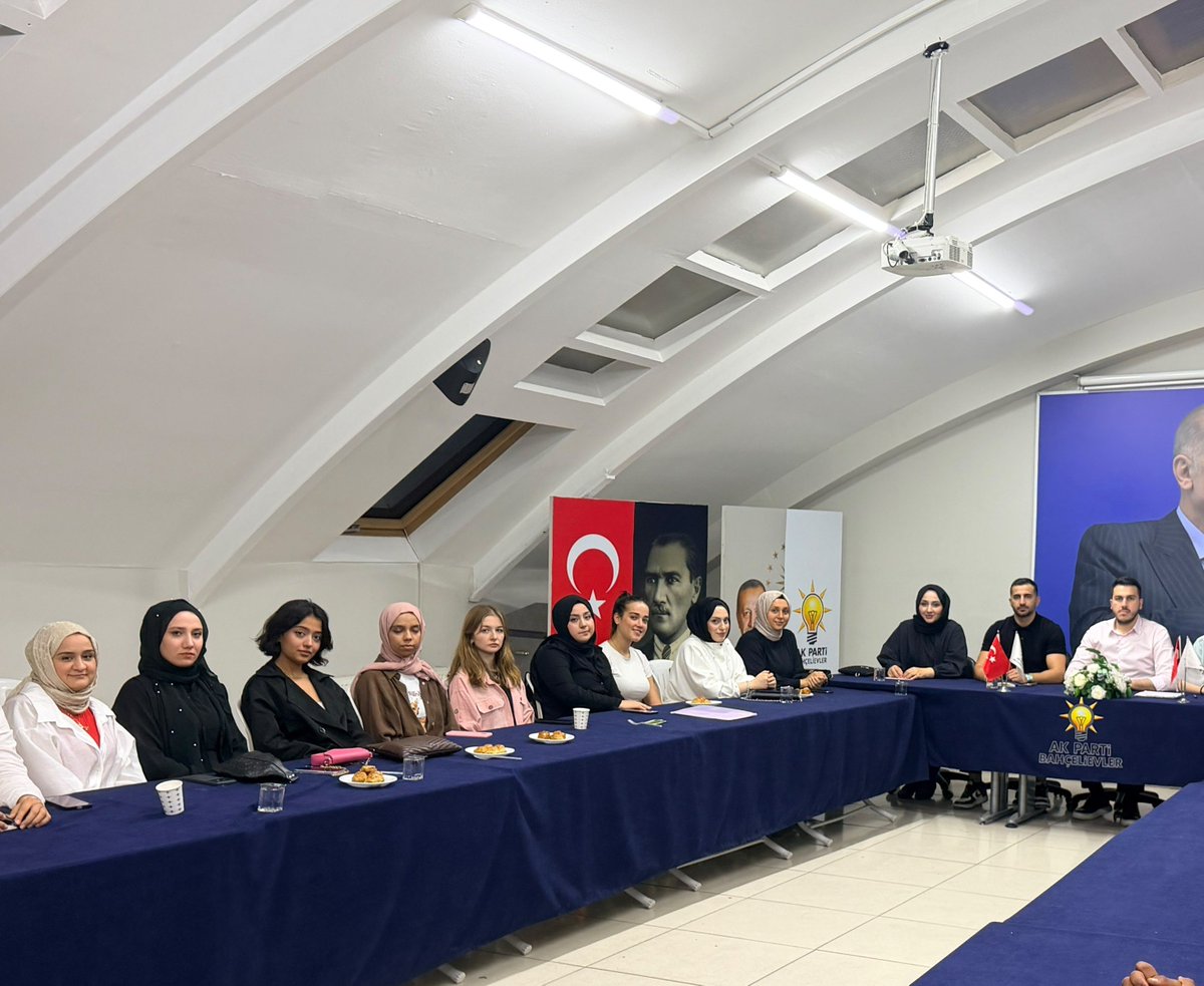 Akgencbevler's tweet photo. İlçe Gençlik Kolları Başkanımız @zdtaspinar başkanlığında; Gençlik Kolları İl Yönetim Kurulu Üyemiz @sezyilmaztr 'in katılımlarıyla Yürütme ve Yönetim Kurulu toplantımızı gerçekleştirdik.

📅 9 Eylül
⌚ 20.00
📍 Bahçelievler İlçe Başkanlığımız https://t.co/53hyafdKfA
