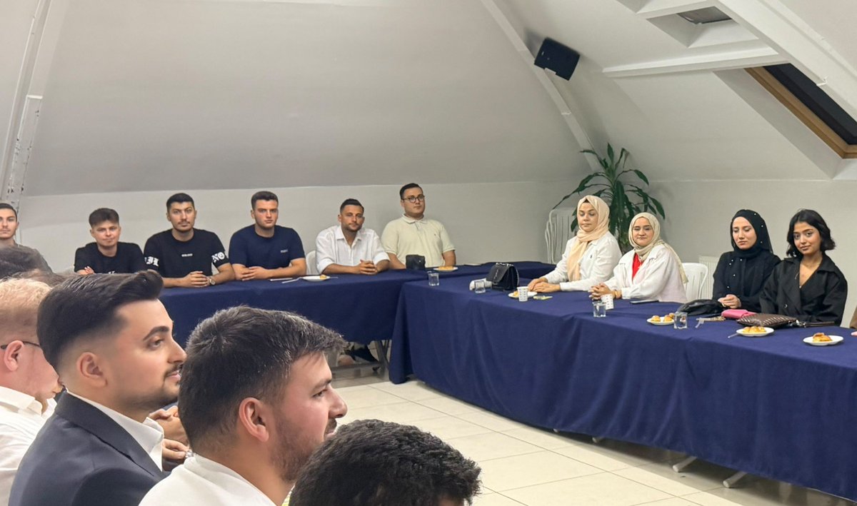 Akgencbevler's tweet photo. İlçe Gençlik Kolları Başkanımız @zdtaspinar başkanlığında; Gençlik Kolları İl Yönetim Kurulu Üyemiz @sezyilmaztr 'in katılımlarıyla Yürütme ve Yönetim Kurulu toplantımızı gerçekleştirdik.

📅 9 Eylül
⌚ 20.00
📍 Bahçelievler İlçe Başkanlığımız https://t.co/53hyafdKfA