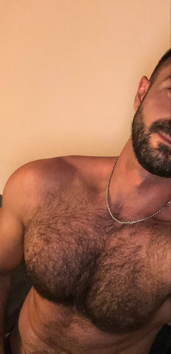 thenaughtyguest's tweet photo. Hairy? https://t.co/DHlJIZqAwg