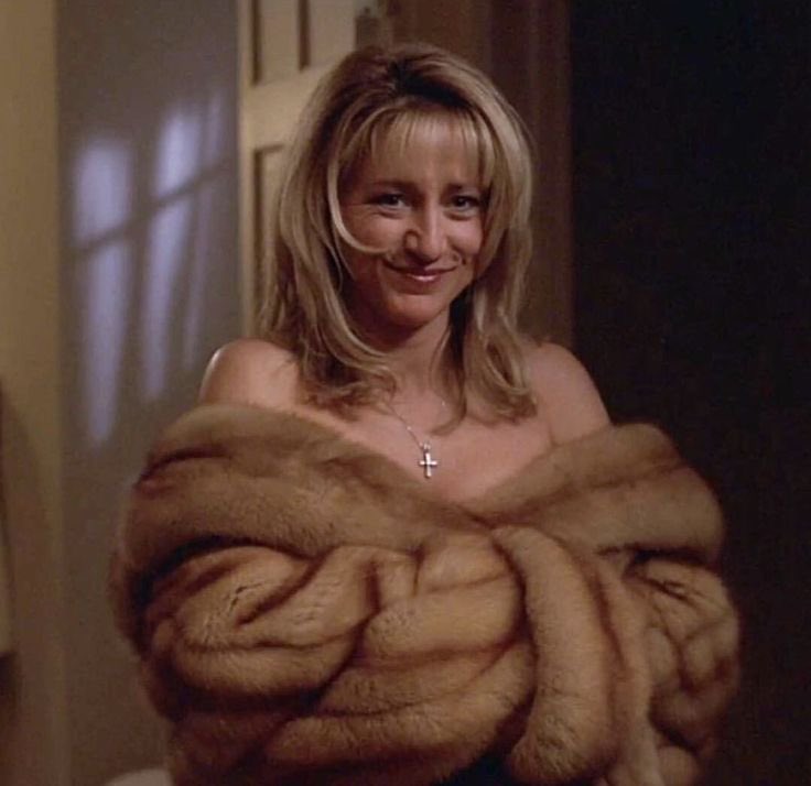 sopranosg1rl's tweet photo. every woman on the sopranos has me sitting up a little straighter https://t.co/QT0GCgKi6k
