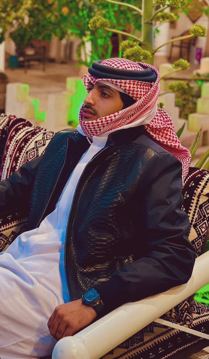 r_et49's tweet photo. مسوي ترند الثمانيات قبل يطلع 🎞️🤩🔥
#منصور_ال_زايد https://t.co/hJNqEbMe1Q