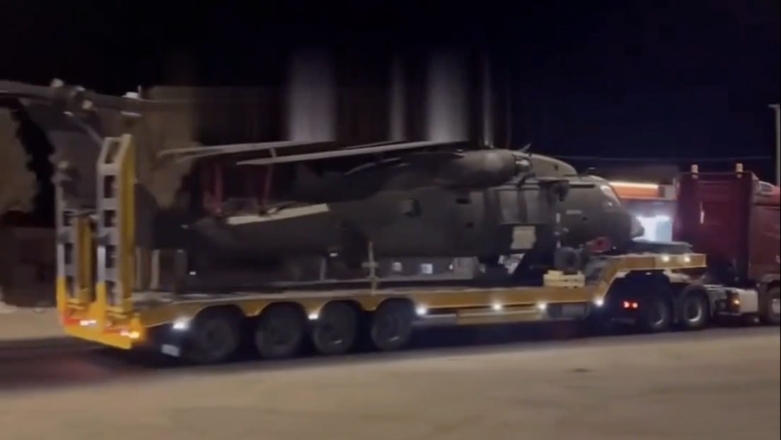 AecioEscalante's tweet photo. EE.UU. retira helicópteros Black Hawk de su base en Jordania tras ataques iraníes. 

No vayan a creer, que Irán los dañó con sus misiles... No!! 
Los llevan a cambiarle el aceite y reparar unos rasguños pequeños en un costadon🤪🤪😛😛 https://t.co/uqVznHXVQW