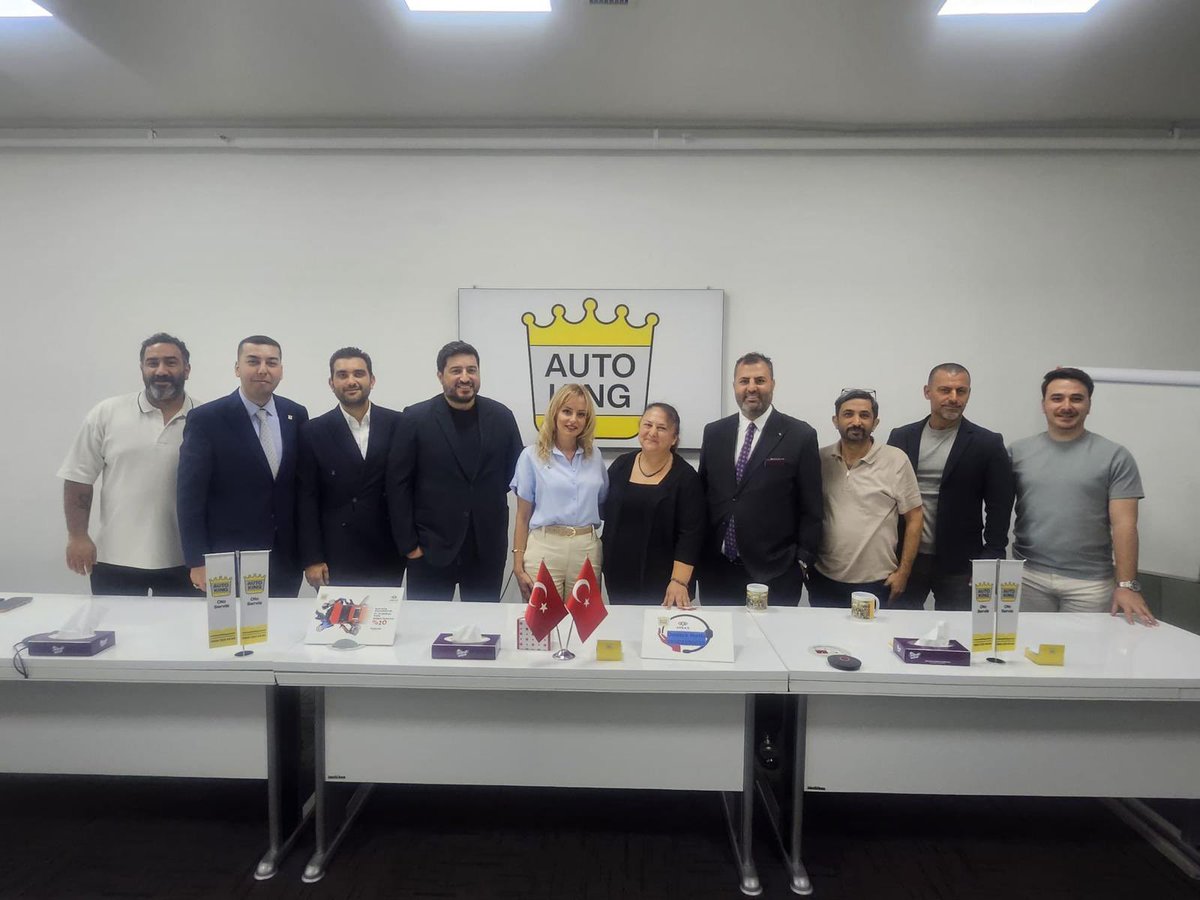 avsadorgtr's tweet photo. AVSAD Yönetim Kurulu Başkanı Sayın Eda ALPTEKİN ve Yönetim Kurulu Üyeleri, @AutoKingTR CEO’su Sayın Serkan SÜLER’e ziyarette bulunarak, ortak gerçekleştirilebilecek projeler ve iş birliği fırsatları üzerine verimli bir toplantı gerçekleştirdi.
#avsad #sigorta https://t.co/iTBYRSqTqi