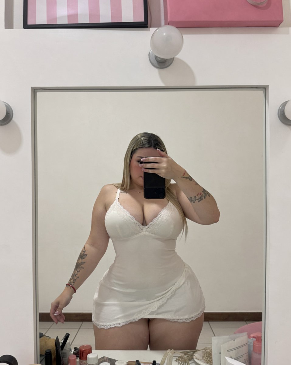 bellabunnyxs_'s tweet photo. are ur DMs open? 💌 https://t.co/AU2eAW7CQf