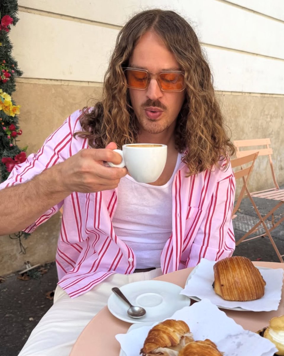 6ixbuzztv's tweet photo. Renowned Toronto videographer and content creator ReedInTheStreet gets into it with a Toronto police officer https://t.co/gjdI3ahvPC