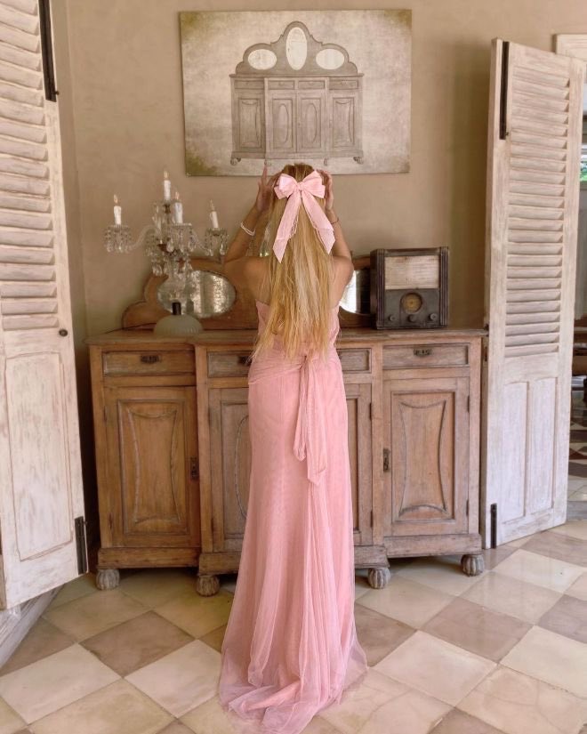 1950sBarbie's tweet photo. Getting ready for my first consolation prize…

🎀 https://t.co/w4pkNQT2B1