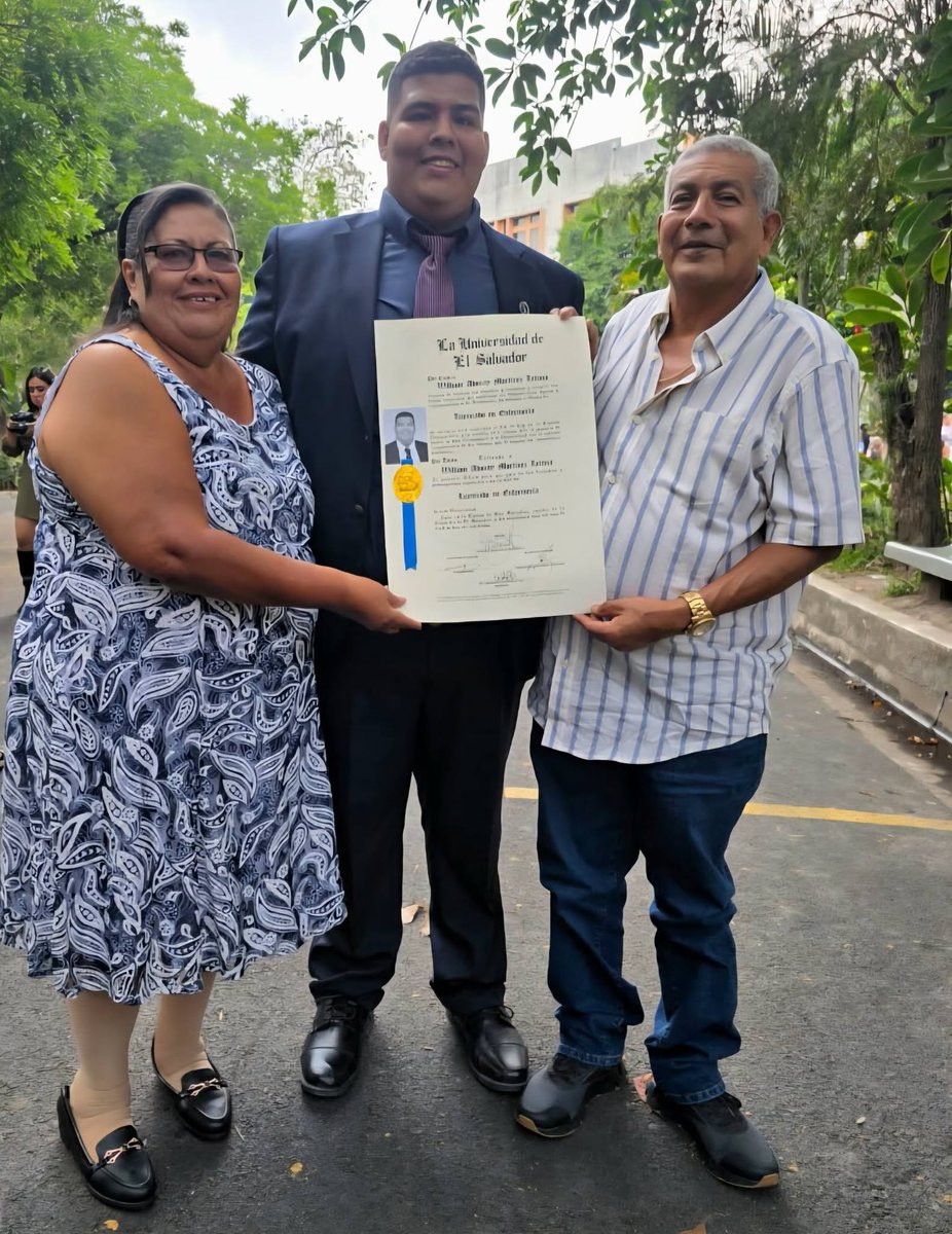 proyeccionfmues's tweet photo. Graduados de la Facultad de Medicina y voluntarios de las Jornadas de Salud Integral, Felicidades. https://t.co/QwU8qo2Gmz