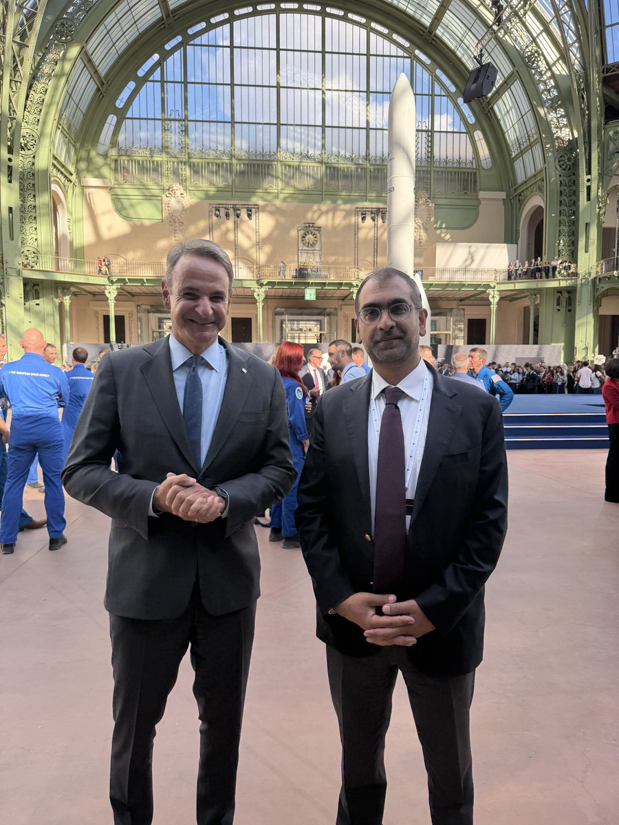 Mukul_Bhola's tweet photo. Pleased to meet Greek PM @PrimeministerGR @kmitsotakis 
 at #ParisSpaceSummit. We discussed cooperation with @UNOSAT @UNITAR, bringing Greek Earth Observation expertise &amp; public–private partnerships to support Member States, humanitarian action and climate resilience. @UNITAR_ED https://t.co/shX1g0tkLJ
