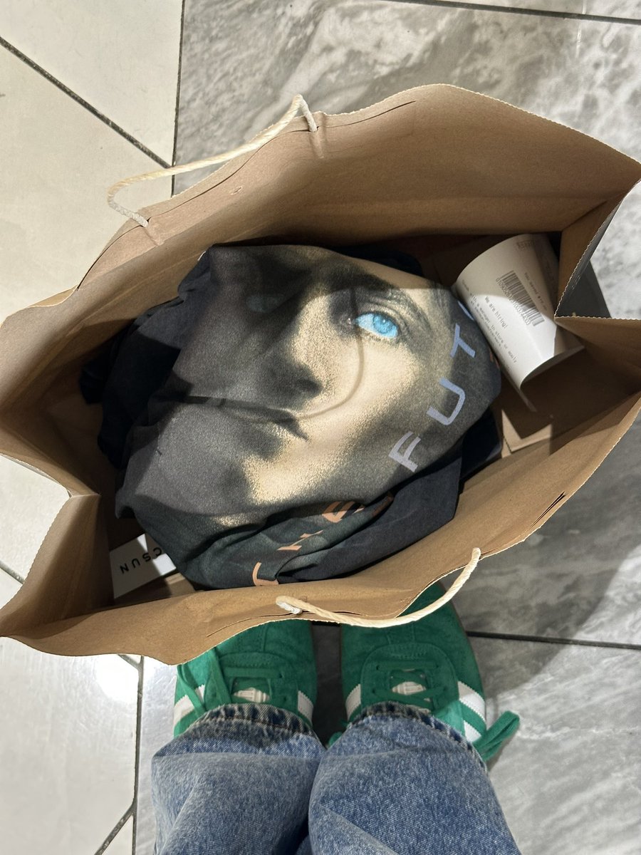 filmlver's tweet photo. got the coolest dune shirt the other day https://t.co/8f5K3JuUpt