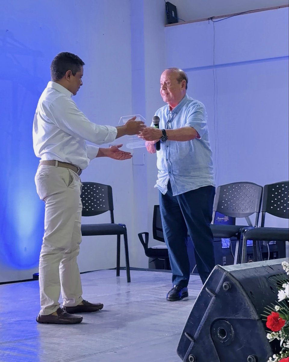 Concrenortesas's tweet photo. Reconocimiento de parte de CAMACOL Córdoba y Sucre a nuestra empresa por permanecer más de 17 años en el mercado aportando desarrollo a nuestra región.

Nos sentimos orgullosos y más con nuestro equipo de trabajo, sin ellos no sería posible lo que somos. #17AñosConcrenorte https://t.co/wOV71F3uRS